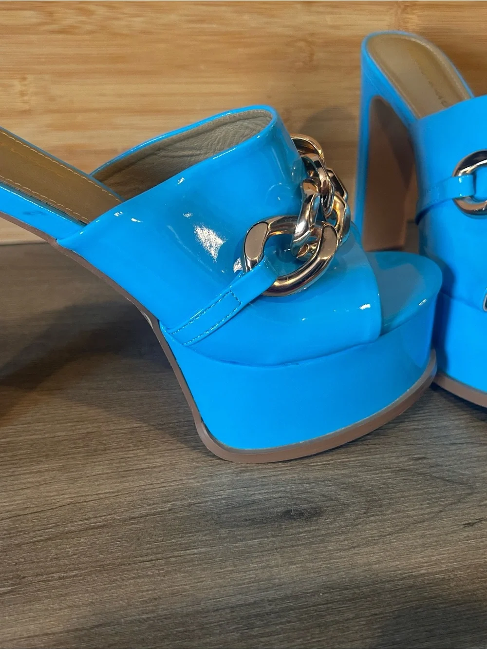 Blue platform heels with gold chain detail sz 7 brand new Miami heels